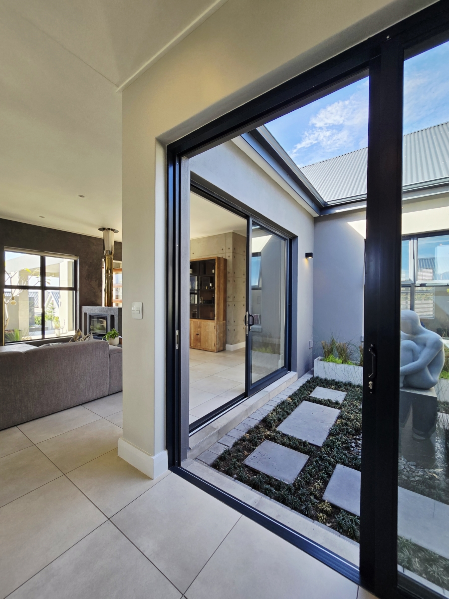 4 Bedroom Property for Sale in Kingswood Golf Estate Western Cape